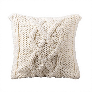Housse de coussin brodée style bohème tendance 2025 avec rembourrage 100% coton, amovible et lavable, design unique ITHL - Product Image 1