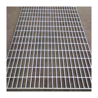 Plaque de grille dentelée en acier inoxydable galvanisé à chaud Couvercle de tranchée enfichable et bande de roulement d'escalier extérieur pour sols
