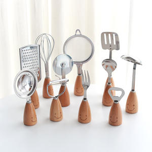 Ustensiles de cuisine en acier inoxydable de haute qualité au design créatif avec poignée en bois, outils de pâtisserie - Product Image 1