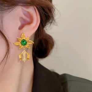 ต่างหูทรงหยดน้ำสไตล์วินเทจหรูหราแบบพระราชวัง พร้อมเข็มเงินและเพชรประดับลายดอกทานตะวัน - Product Image 3