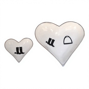 Coffrets cadeaux pour la Saint-Valentin, bols en forme de cœur, bols de service pour aliments, bols en métal pour en-cas, biscuits, bonbons, fruits, et plats, revêtement émaillé blanc - Product Image 1