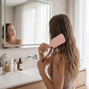 Brosse coiffante à succès avec coussin d'air et poils en nylon, démêlante pour cheveux bouclés, peigne de définition avec manche en plastique pour usage domestique - Product Image 5