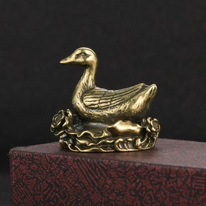 1 pièce d'ornement <span class=keywords><strong>de</strong></span> canard antique en laiton massif, décorations <span class=keywords><strong>de</strong></span> bureau, figurines <span class=keywords><strong>de</strong></span> thé, collection d'objets artisanaux en cuivre antique - Product Image 4