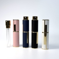 Atomiseur de parfum rotatif en cuir d'agneau 10 ml – Flacon de voyage premium rechargeable pour parfum de poche