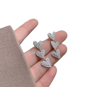 أقراط متدلية جذابة عصرية بسيطة على شكل قلب من سبيكة للنساء ذوات المزاج المناسب - Product Image 1