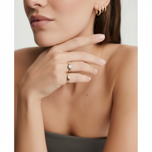 Anillo de media eternidad con perla, joyería elegante y atemporal - Product Image 1
