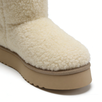 Bottes de neige en fausse fourrure crème pour femmes, design entièrement en peluche, logo personnalisé OEM disponible en gros