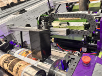 Mesin Cetak Label Stiker Otomatis 8 10 Warna Perekat Kertas Bopp Inline Flexo Roll to Roll