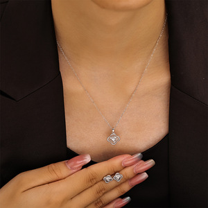 Four <b>Leaf</b> Clover Copper Alloy Necklace Set For Women <b>Light</b> Luxury Clavicle Chain Everyday Wear - Product Image 2