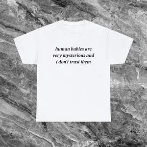 Camiseta divertida con estampado digital de bebés humanos, misteriosos, ironistas y sarcásticos, unisex, para adultos, de manga corta y cuello redondo - Product Image 2