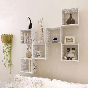 Estante decorativo de pared de fondo de TV hueco, estante de almacenamiento no perforado de PVC para el hogar, cocina, baño para almacenamiento de clientes - Product Image 1
