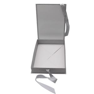 กล่องของขวัญกระดาษพับได้แบบแม่เหล็กกล่องบรรจุภัณฑ์แบบแบนพร้อมริบบิ้นสำหรับเสื้อผ้าเครื่องแต่งกาย - Product Image 1