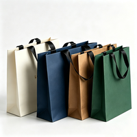 Sac en papier cartonné ivoire de qualité supérieure, sac cadeau en papier blanc avec logo personnalisé et poignée en ruban noir
