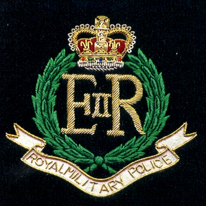 Parche Bordado de Encaje de Alta Calidad R-MR, E-R, Insignia Circular de Tela para Coser, Diseño de Lujo para Prendas - Product Image 1