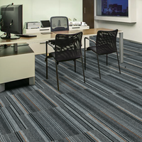 Dalles de moquette en polypropylène (PP) gris clair 50x50cm, insonorisantes, pour bureaux, hôtels, couloirs et maisons - En promotion