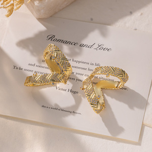 Boucles d'oreilles à clip géométriques en or avec incrustation de zircon pour femmes, bijoux tendance - Product Image 3