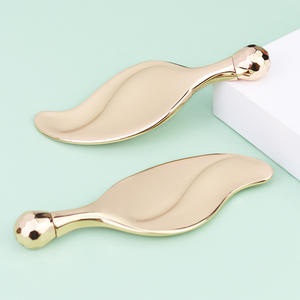 เครื่องนวดหน้าโลหะแบบใหม่ รูปทรง<span class=keywords><strong>ใบ</strong></span>ไม้ สำหรับยกกระชับผิว ลดริ้วรอยรอบดวงตา พร้อมลูกกลิ้งครีมบำรุงผิว - Product Image 1