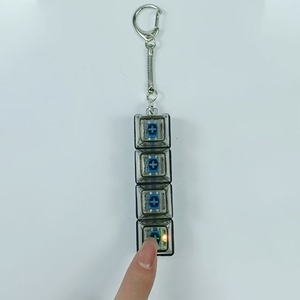 Juguete Antiestrés de Plástico, Llavero con Teclado Mecánico, Luz LED, Botón de Teclado, Anillo de Llavero con Teclado - Product Image 3