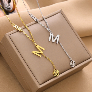 Collana con <span class=keywords><strong>Lettera</strong></span> <span class=keywords><strong>M</strong></span> a Doppio Strato Design alla Moda Collana con Nappa <span class=keywords><strong>Lettera</strong></span> <span class=keywords><strong>M</strong></span> in Acciaio Inossidabile Gioielli - Product Image 1