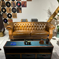 Canapé Chesterfield vintage trois places en cuir ciré, adapté aux salons, hôtels, salons de cigares et cafés, sur mesure