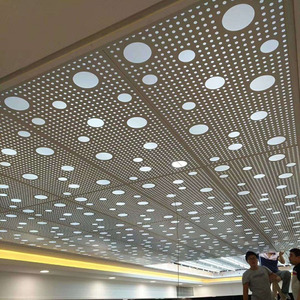 Paneles <span class=keywords><strong>de</strong></span> techo <span class=keywords><strong>de</strong></span> aluminio perforados irregulares que transmiten la luz, láminas <span class=keywords><strong>de</strong></span> aluminio perforadas artísticas personalizadas para techos - Product Image 1