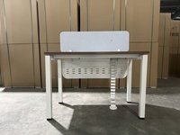 Bureau de travail modulaire et durable avec écran de confidentialité, table d'ordinateur moderne pour personnel, structure en acier pour chambre et salle de formation