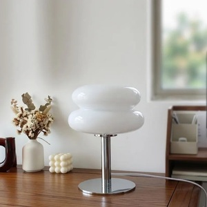 Lampe de table en verre empilé Bauhaus, lampe de chevet moderne en forme de hamburger, base en métal chromé, style Murano, lumière décorative de table - Product Image 2