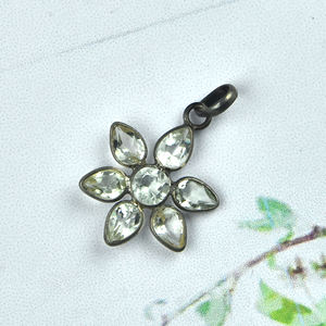 Pendentif Fleur Fait Main en Argent Sterling 925 Plaqué Noir avec Améthyste Verte Naturelle 4x6mm en Forme de Poire et Sertissage Clos - Product Image 6