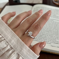 Bague en argent sterling 925 torsadée avec moissanite ronde pour femme, bague de fiançailles solitaire délicate, bijou minimaliste