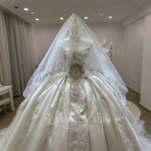 ชุดเจ้าสาวทรงเอไลน์ประดับด้วยลูกปัดหลากสีและลายดอกไม้สามมิติ รุ่น Lsjj03 - Product Image 2
