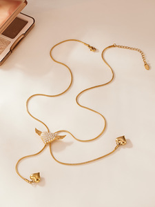 Collar de Moda Chapado en Oro de 18K, Collar de Acero Inoxidable con Colgante de Alas de Ángel y Borla de Corazón con Circonitas - Product Image 3