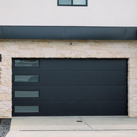 Puerta de Garaje de Estilo Clásico OUNA con Aspecto de Madera y Ventanas Decorativas, Construcción de Acero y Aluminio, Sistema Automático