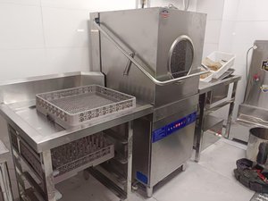 Lavastoviglie Industriale in Acciaio Inox con Sistema di Pulizia Automatico Rapido per Ristoranti - Product Image 5