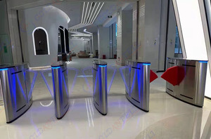 Controllo di accesso biometrico della barriera pedonale dell'entrata del cancello a battente di vetro Anti collisione per il sistema di controllo di accesso delle palestre - Product Image 4