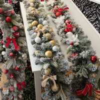 Guirlande artificielle en PVC faite à la main avec flocage de poudre de neige et lumières LED Guirlande décorative de Noël d'intérieur de luxe