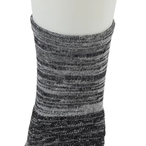 Calcetines de Hombre Gris Oscuro con Spandex, Diseño Tejido, Suaves y Antideslizantes para Otoño y Primavera, Logotipo Desechable en la Parte Inferior, Alta Calidad - Product Image 4