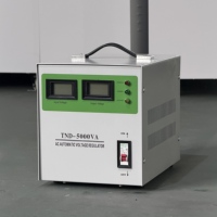 Stabilisateur de tension monophasé industriel à large plage d'entrée de précision pour fournaise, 220V, pour la métallurgie, personnalisé TND-5KVA