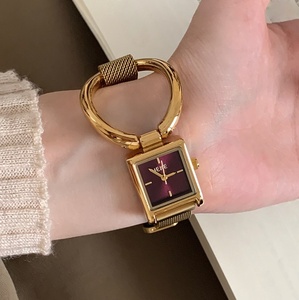 Montre carrée minimaliste pour femme, design à grand anneau, bracelet en maille d'acier inoxydable, montre-bracelet à quartz de luxe - Product Image 1