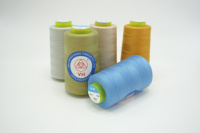 Industrial 40/2 50/2 hilos para máquina de coser Overlock 100% poliéster precio al por mayor para coser ropa