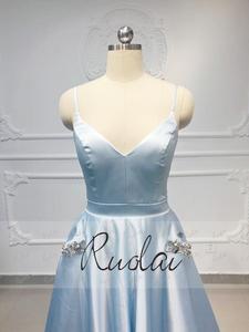 <span class=keywords><strong>Abito</strong></span> Lungo da Cerimonia Ruolai LDC6507 Plus Size con Spalline Sottili, Scollo a V, in Raso Blu, <span class=keywords><strong>Schiena</strong></span> Incrociata e Tasche - Product Image 6