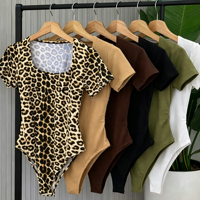 Vente en gros de body string noir à col carré imprimé léopard pour femme, haute qualité, collection 2026, et body à manches courtes pour femme