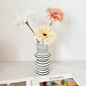 Fleurs artificielles de marguerite africaine pour la décoration intérieure, ornements de bureau, artisanat floral décoratif, accessoires de photographie en gros - Product Image 2