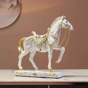 Escultura de estatua de resina de caballo Martingale de pie personalizada, adorno de <span class=keywords><strong>animal</strong></span> bonito para decoración del hogar, adorno de arte temático de caballo árabe - Product Image 4