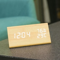 Réveil numérique en bois, en forme de triangle, avec affichage LED, thermomètre, horloge, commande vocale, pour table ou bureau