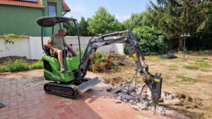Mini-excavatrice électrique de 1,1 tonne ERE12E, compacte, hydraulique, sur chenilles, pour l'agriculture, le jardinage et la construction - Product Image 3