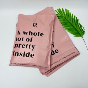 Bolsas Biodegradables Impermeables de Color Rosa Brillante al por Mayor para Envasado de Cosméticos y Ropa con Logotipo Personalizado - Product Image 1