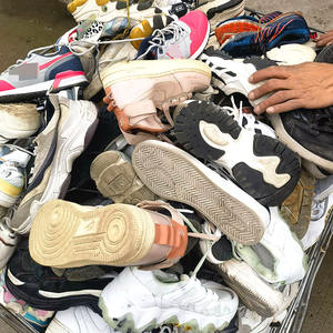 Prix <span class=keywords><strong>moins</strong></span> <span class=keywords><strong>cher</strong></span> de bonne qualité Offre Spéciale d'usine au Pakistan chaussures de sport d'occasion football pour hommes balle mixte de chaussures usagées - Product Image 5