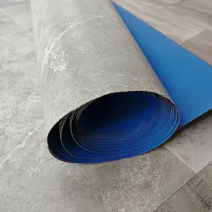 Pabrik mewah tahan air anti-selip karpet lantai plastik serat kaca vinil PVC Qualcomm gulungan lantai