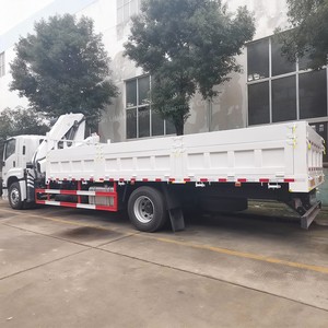 Camion Isuzu 4x2 <span class=keywords><strong>de</strong></span> marque japonaise <span class=keywords><strong>avec</strong></span> <span class=keywords><strong>grue</strong></span> articulée <span class=keywords><strong>de</strong></span> 8 tonnes, <span class=keywords><strong>grue</strong></span> à <span class=keywords><strong>bras</strong></span> repliable, camion transporteur - Product Image 3