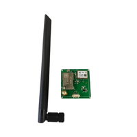La carte RTK de haute précision est utilisée comme station de base avec une antenne de communication pour fournir des données d'étalonnage sur une portée de 3 à 5 km